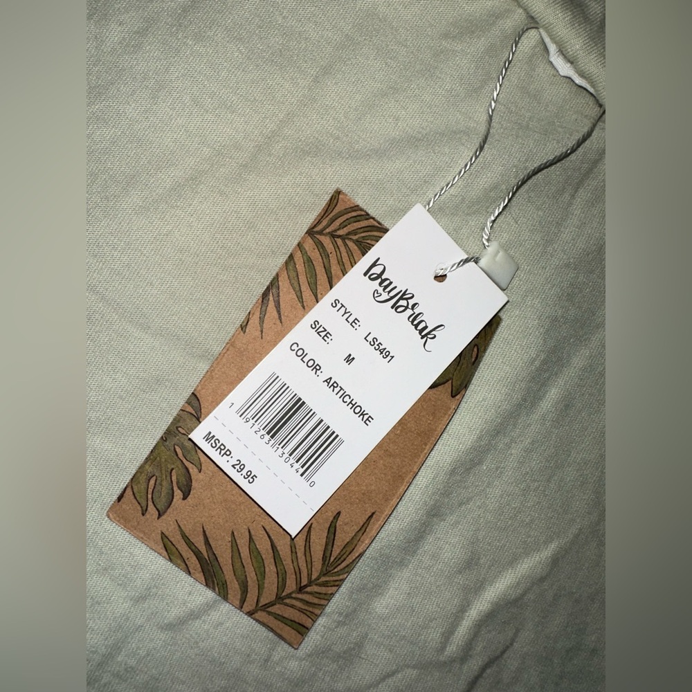 NWT Daybreak Open Back Tie Closure Cropped T-Shirt Size Medium - Picture 3 of 3